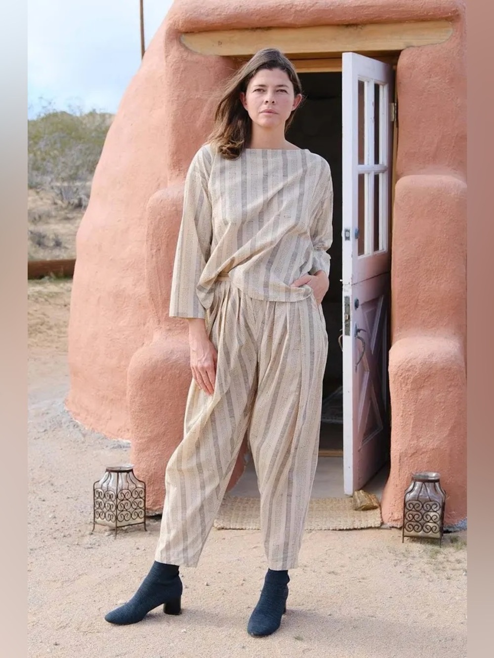WORLD OF CROW 100% Cotton Pleated Pants in Sandstone Size Small VGUC